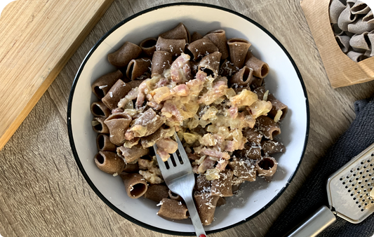 Macaronis aux lardons et oignons